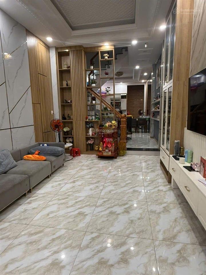 Chuyển công tác về bình dương chủ bán nhà mt đường dt 4*20, đúc 3,5 tấm. nội thất cao cấp