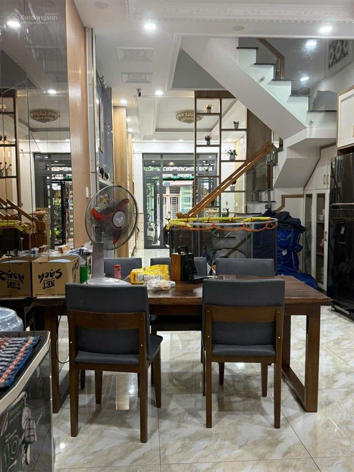 Chuyển công tác về bình dương chủ bán nhà mt đường dt 4*20, đúc 3,5 tấm. nội thất cao cấp