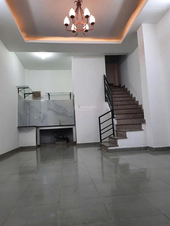 Nhà đẹp 5 tỷ, hẻm oto kha vạn cân, gần đại học ngân hàng