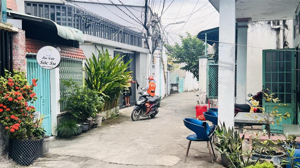 Nhà đẹp 5 tỷ, hẻm oto kha vạn cân, gần đại học ngân hàng