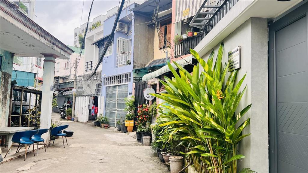 Nhà đẹp 5 tỷ, hẻm oto kha vạn cân, gần đại học ngân hàng