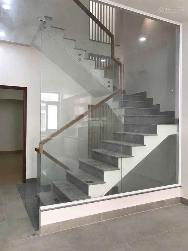 Nhà vip 3 lầu đường 17 sát phạm văn đồng, gần giga mall, sau lưng nhà hàng white palace