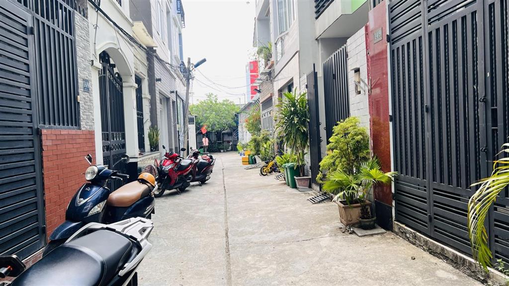 Nhà đẹp 6.95 tỷ khu hiệp bình, 2 lầu hẻm xe hơi, sát công viên