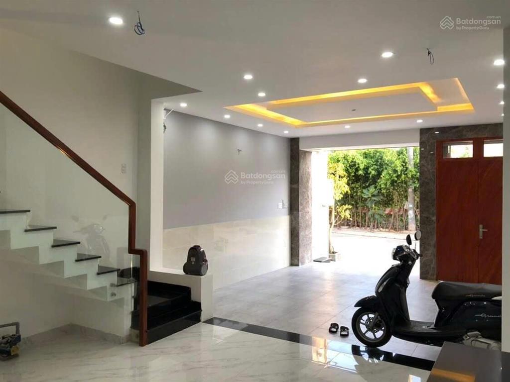 Nhà đẹp 3 lầu mặt tiền đường 10m, gần siêu thị gigamall, hiệp bình chánh