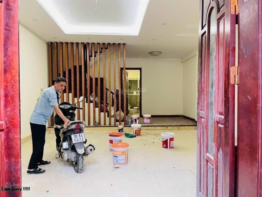 Cho thuê nhà nguyên căn phố việt hưng long biên, đẹp, văn phòng cty, trụ sở, trung tâm