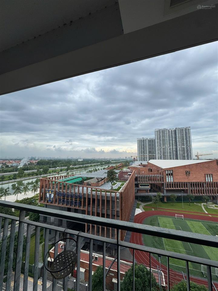 Bán căn hộ 2 phòng ngủ 2 vệ sinh 63m full nội thất view sông giá 3,5 tỷ