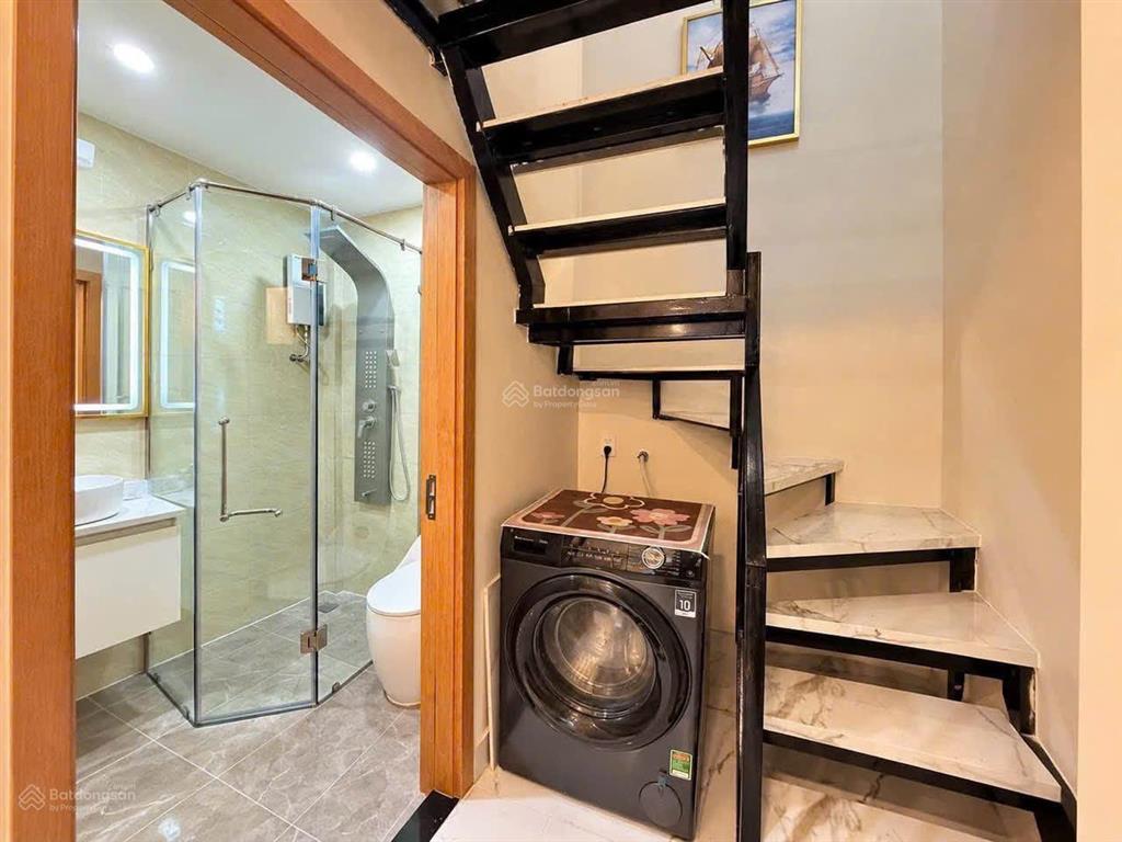 Bán nhà quận 1 giá 3.59 tỷ, 1 trệt 1 lầu, dtsd 32m2, tặng full nội thất xịn