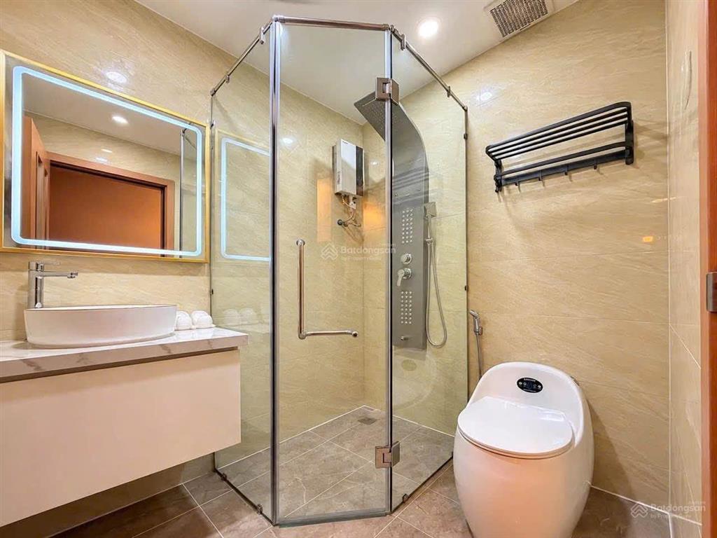 Bán nhà quận 1 giá 3.59 tỷ, 1 trệt 1 lầu, dtsd 32m2, tặng full nội thất xịn