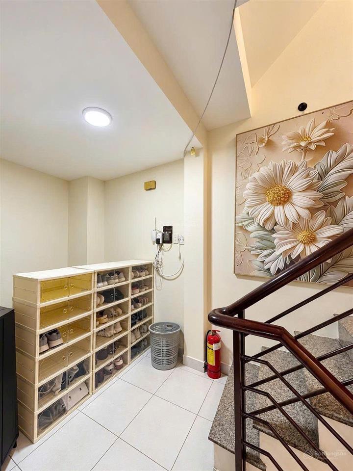 Bán nhà quận 3 cmt8, 30m, 5 tầng hoàn công, ngang 4,2m nở hậu 5m, giá 6,6 tỷ