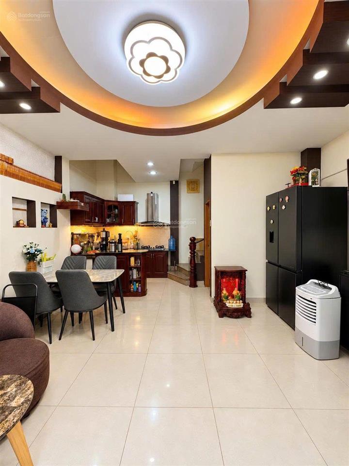 Bán nhà quận 3 cmt8, 30m, 5 tầng hoàn công, ngang 4,2m nở hậu 5m, giá 6,6 tỷ