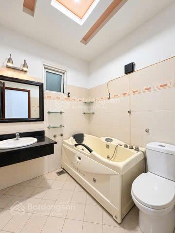 Phú nhuận  70m công nhận đủ  4 tầng hoàn công  hẻm vf5 đến nhà  chỉ 7.99 tỷ