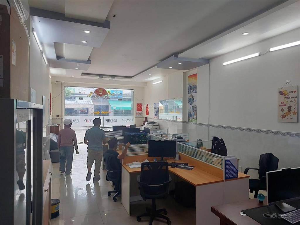 Chủ gửi bán căn nhà nằm trục d11 nhà 1 trệt 2 lầu dt 100m2