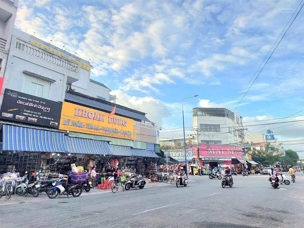 Chủ gửi bán căn nhà nằm trục d11 nhà 1 trệt 2 lầu dt 100m2