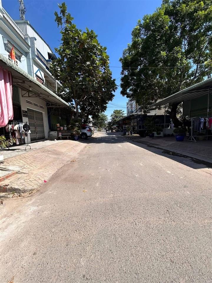 Bán nhà mặt phố, 4 tỷ950 triệu 150m2, tại khu dân cư thuận giao, đường mỹ phước tân vạn