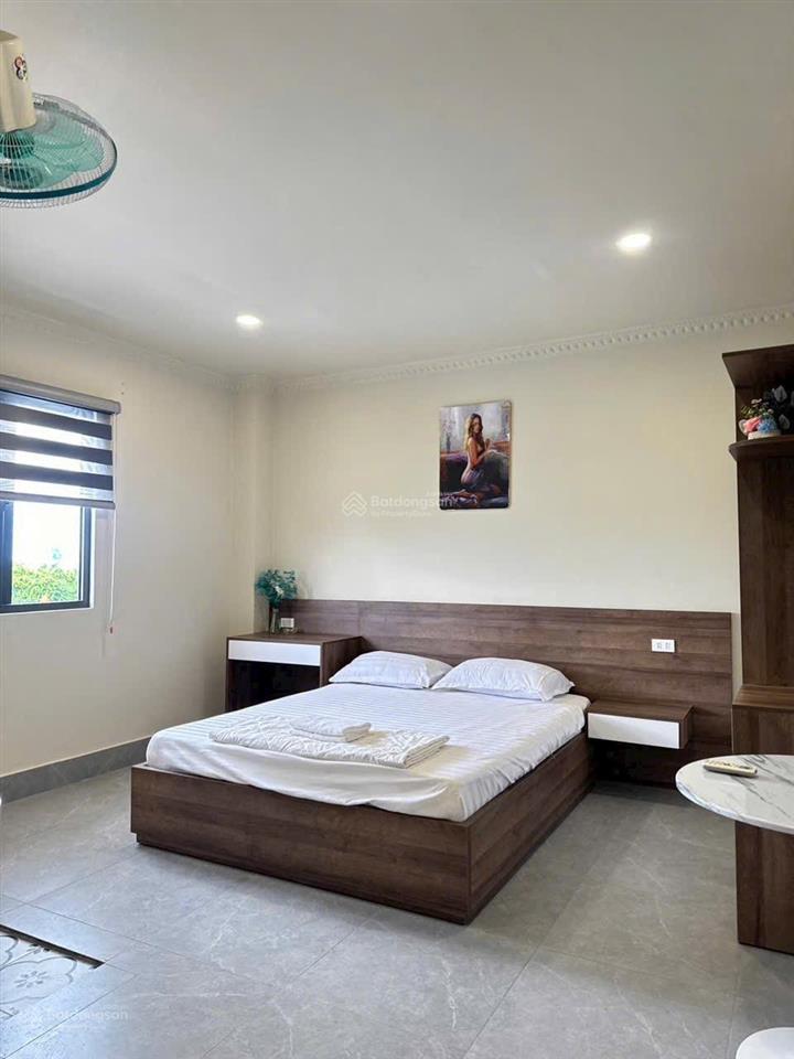 Cho thuê khách sạn kdc việt sing dt 300m2 gồm có 30 phòng giá thuê 120 triệu/tháng