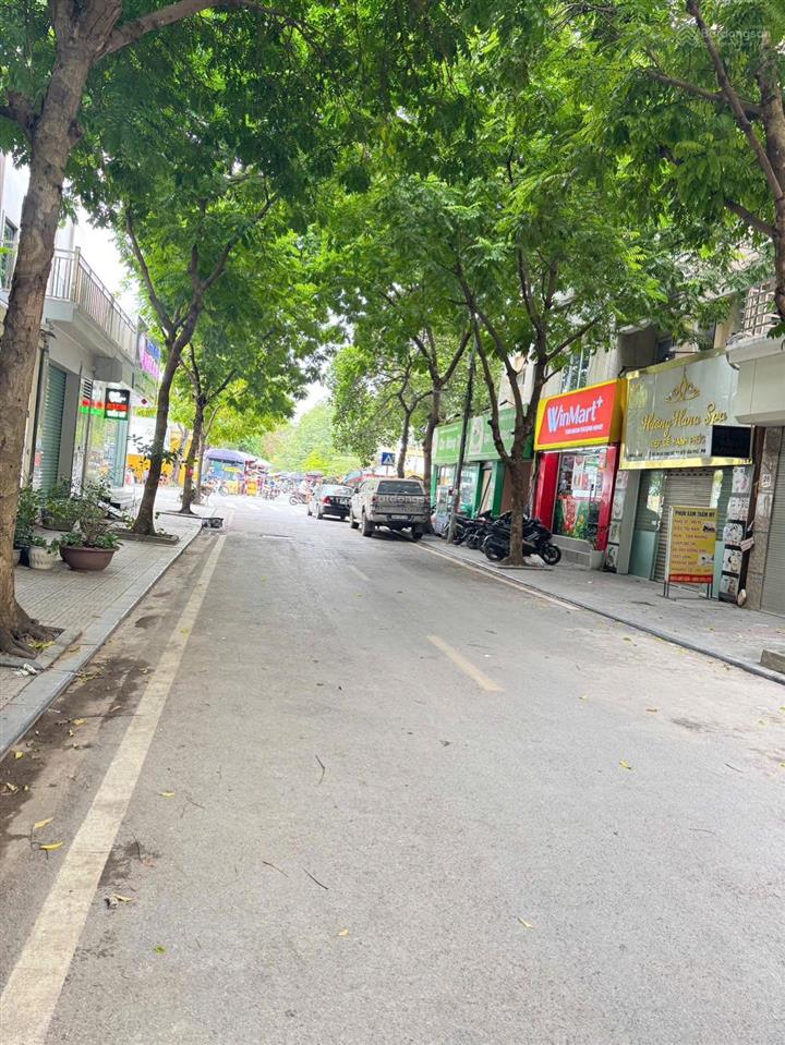 Cần bán gấp lô đất dịch vụ cổng đồng la khê. 50m2xmt 4,16m. sát chung cư chuẩn bị xây. chỉ 10,8 tỷ