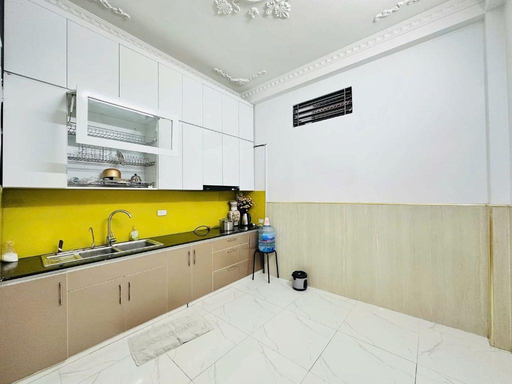 13 tỷ có ngay nhà căn góc kinh doanh nhỏ cách MP Xuân Thủy Cầu Giấy hơn 100m, 42m2 x 4T