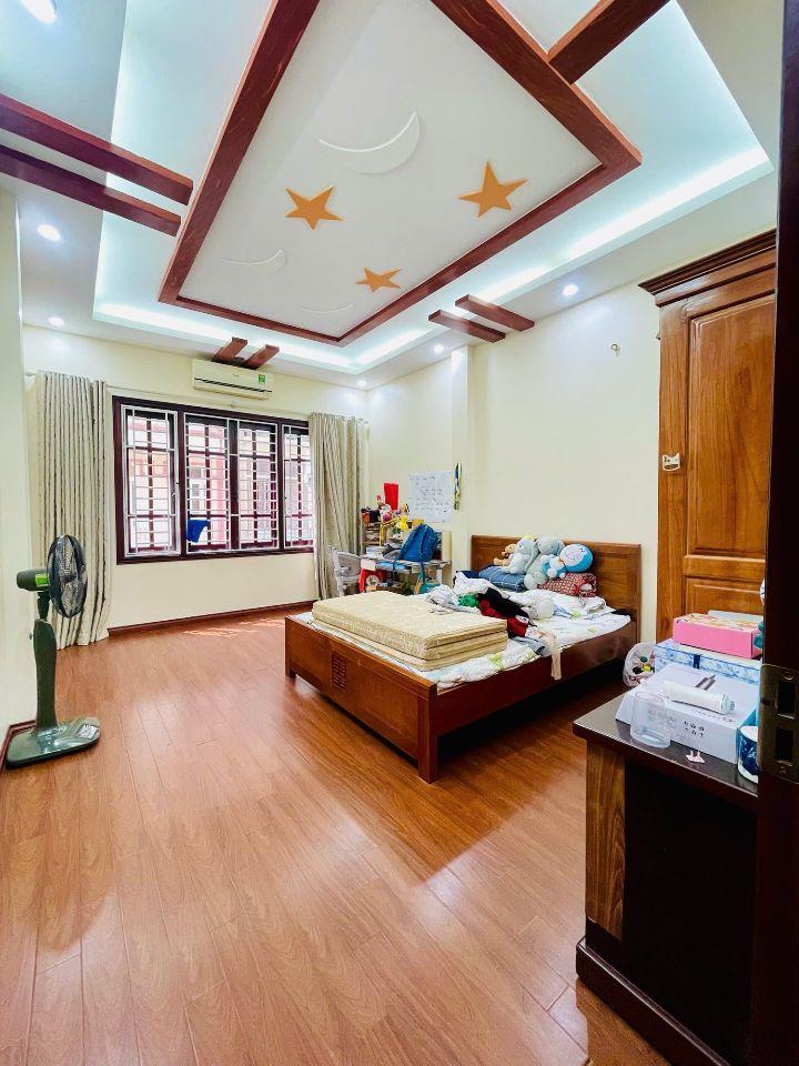13 tỷ có ngay nhà căn góc kinh doanh nhỏ cách MP Xuân Thủy Cầu Giấy hơn 100m, 42m2 x 4T