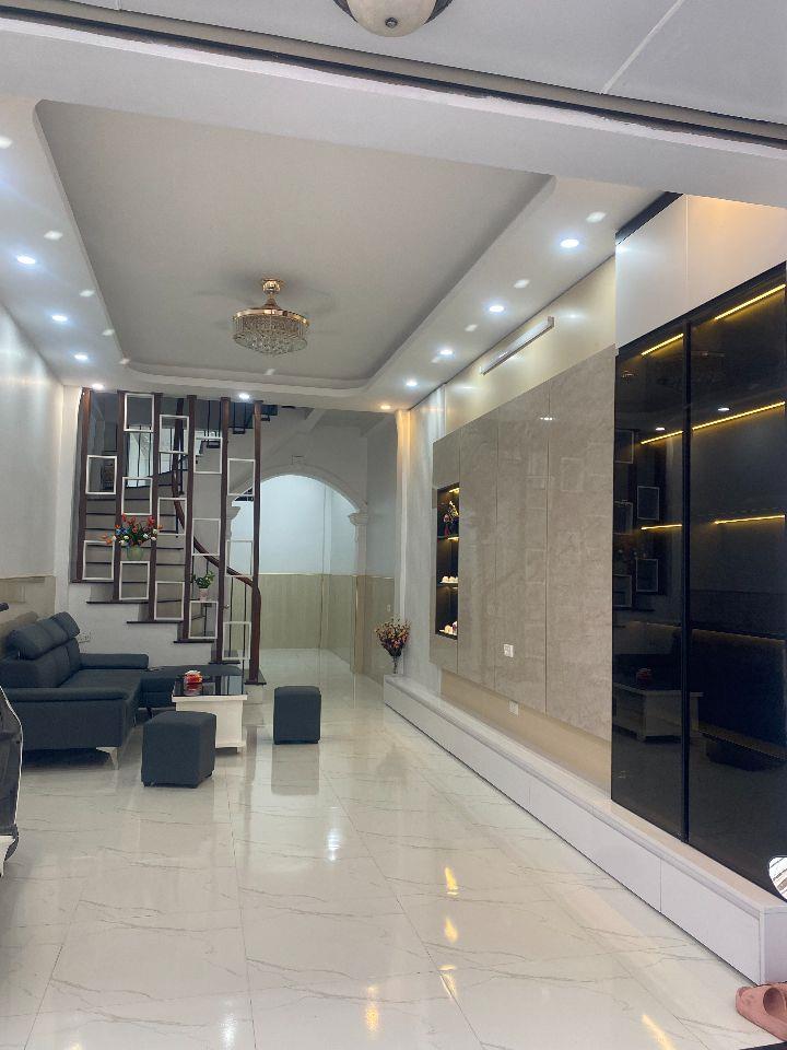 13 tỷ có ngay nhà căn góc kinh doanh nhỏ cách MP Xuân Thủy Cầu Giấy hơn 100m, 42m2 x 4T