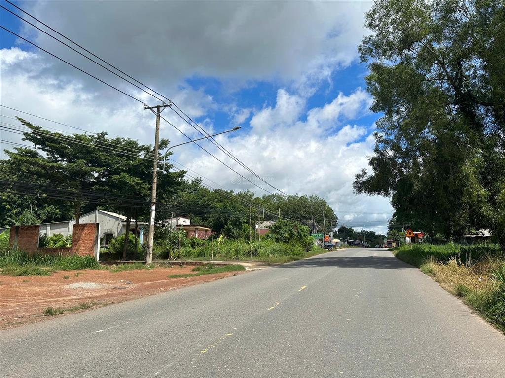 Ngộp, cần bán 1,2ha đất 2 mặt tiền dt 749a, 600m tc, 9000m quy hoạch đất skc, gần chợ bến cát