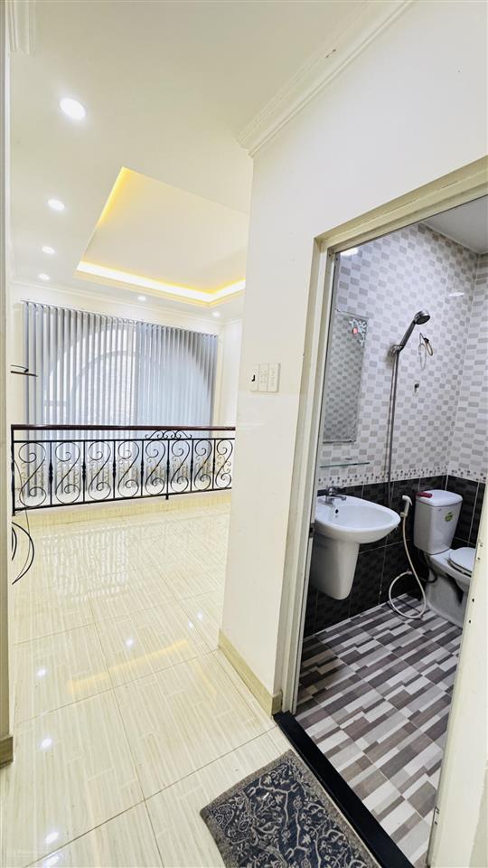 Bán nhà đoàn văn bơ hẻm 222/23 5 tầng 3 phòng ngủ quận 4