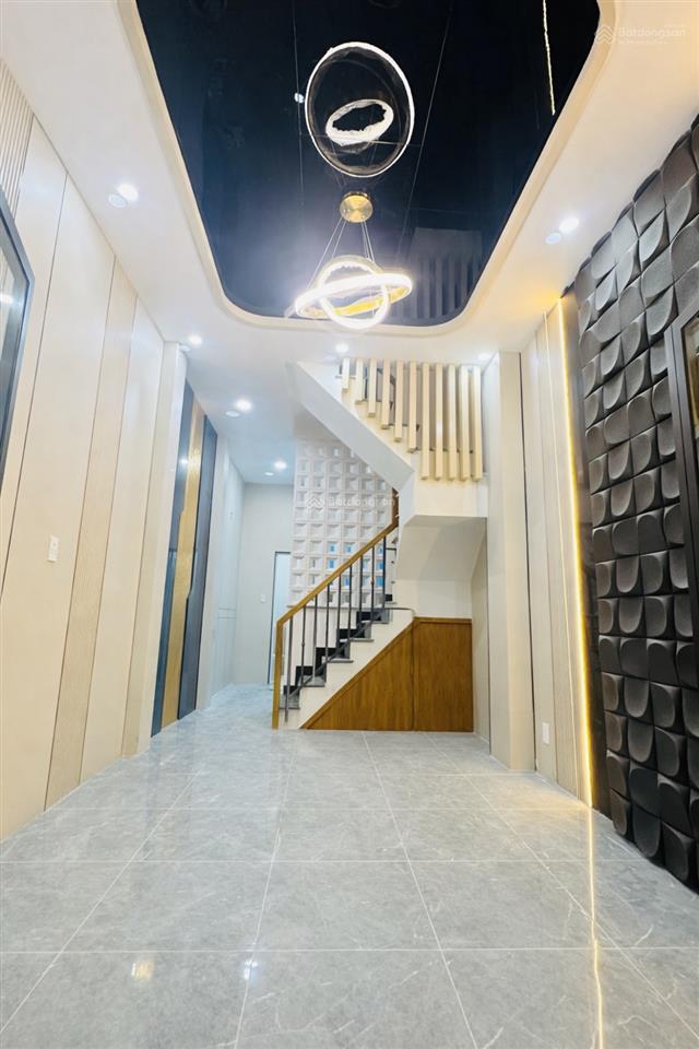 Nhà hẻm 331 tôn đản mới 4 phòng ngủ 2 sân thượng quận 4