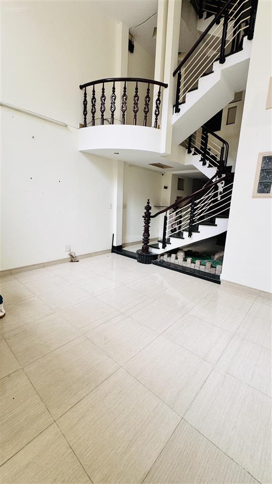 Bán nhà hẻm c13 tôn đản 5 phòng ngủ quận 4