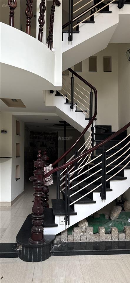 Bán nhà hẻm c13 tôn đản 5 phòng ngủ quận 4