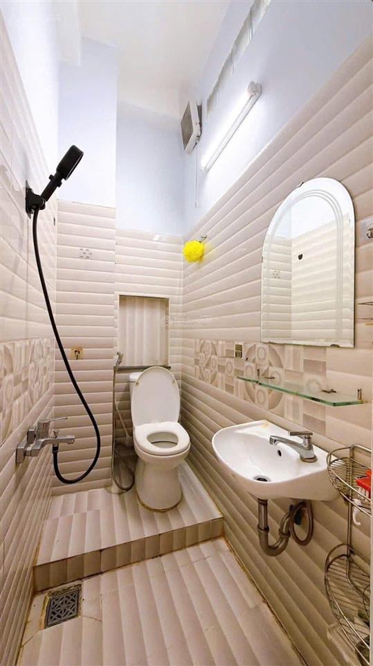 Bán nhà 5 tầng 3 phòng ngủ mặt tiền đường xe hơi quận 4