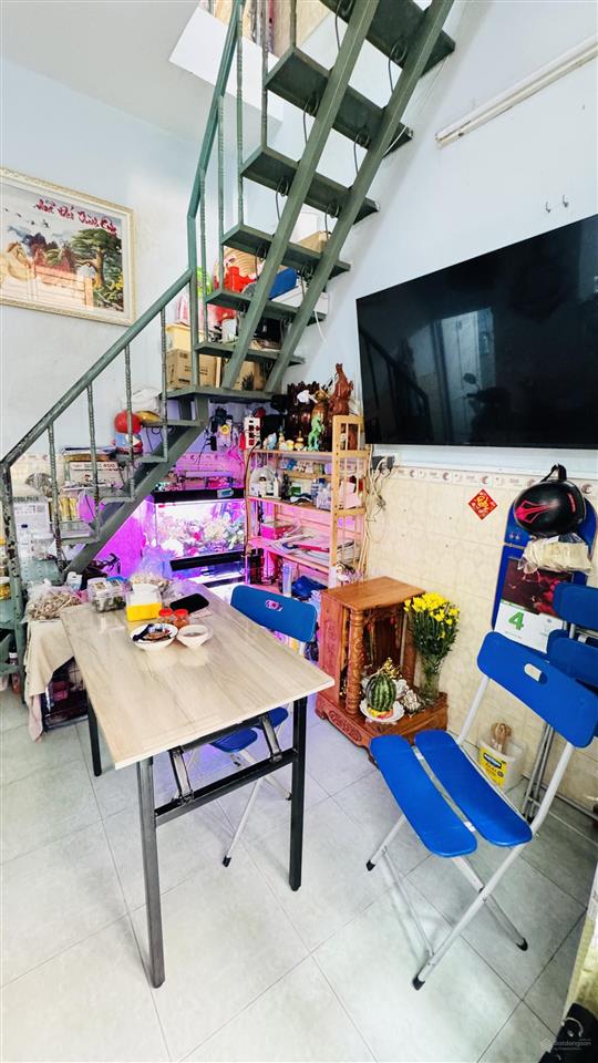 Nhà 2 phòng ngủ cách đường xe hơi 5m tiện gia đình ở