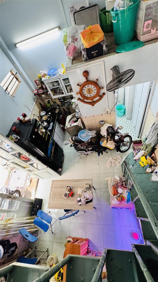 Nhà 2 phòng ngủ cách đường xe hơi 5m tiện gia đình ở