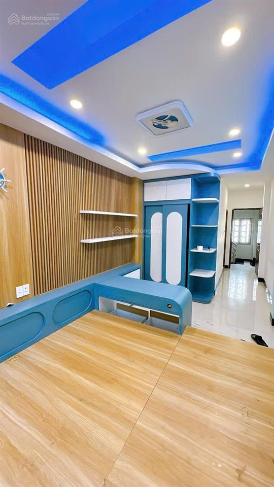 Bán nhà mặt tiền đường số 5 tầng 3 phòng ngủ đường 6m quận 4