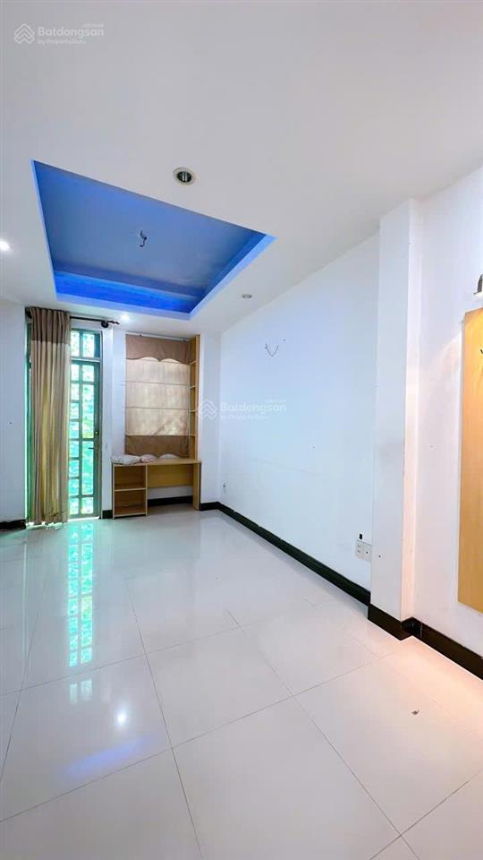 Bán nhà mặt tiền đường số 5 tầng 3 phòng ngủ đường 6m quận 4