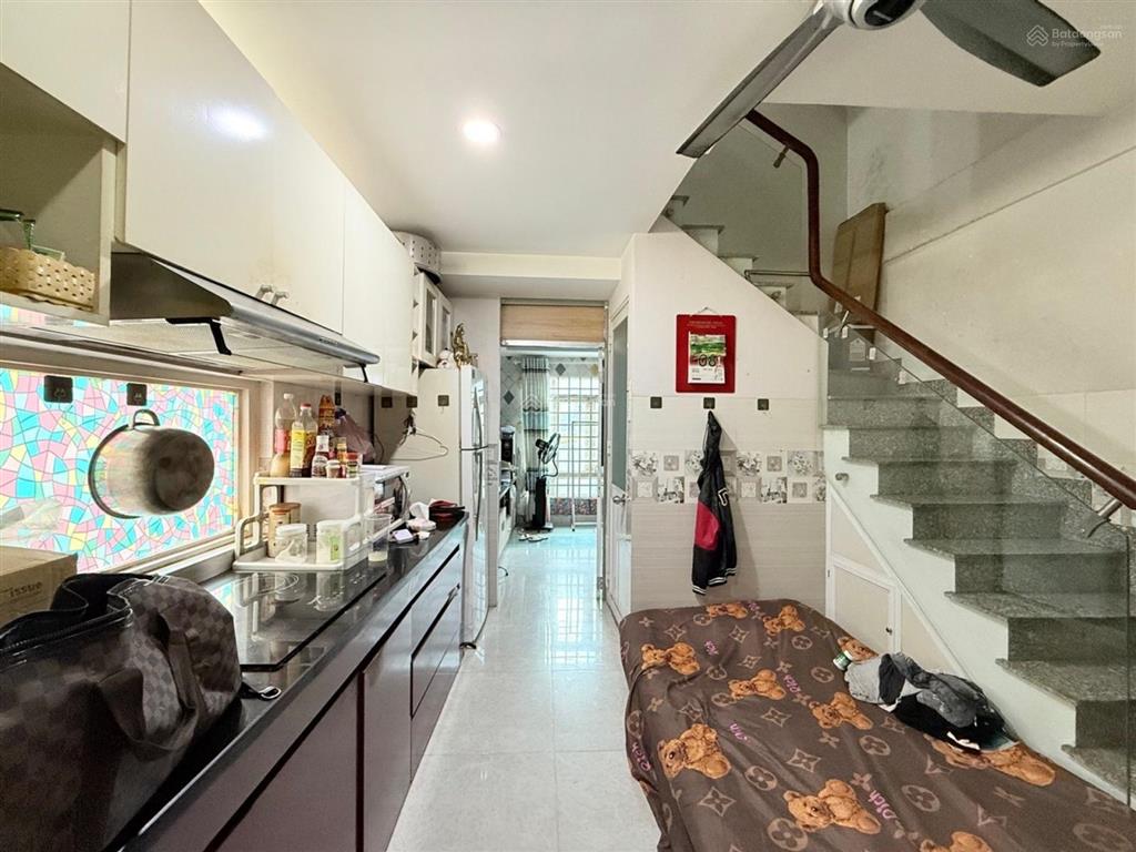 Bán nhà mặt tiền tôn đản căn góc 5 tầng quận 4