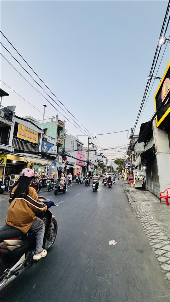 Bán nhà mặt tiền tôn đản căn góc 5 tầng quận 4