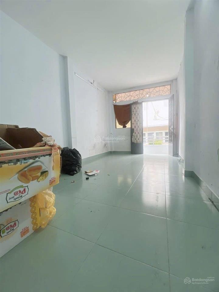 Bán nhà mặt tiền đường xe hơi 2 tầng quận 4