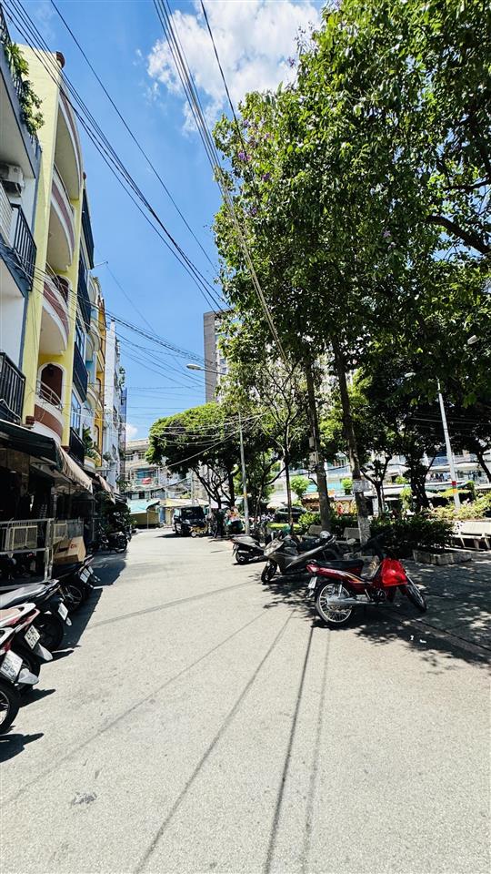 Cho thuê căn góc 3 tầng view công viên thoáng mát quận 4