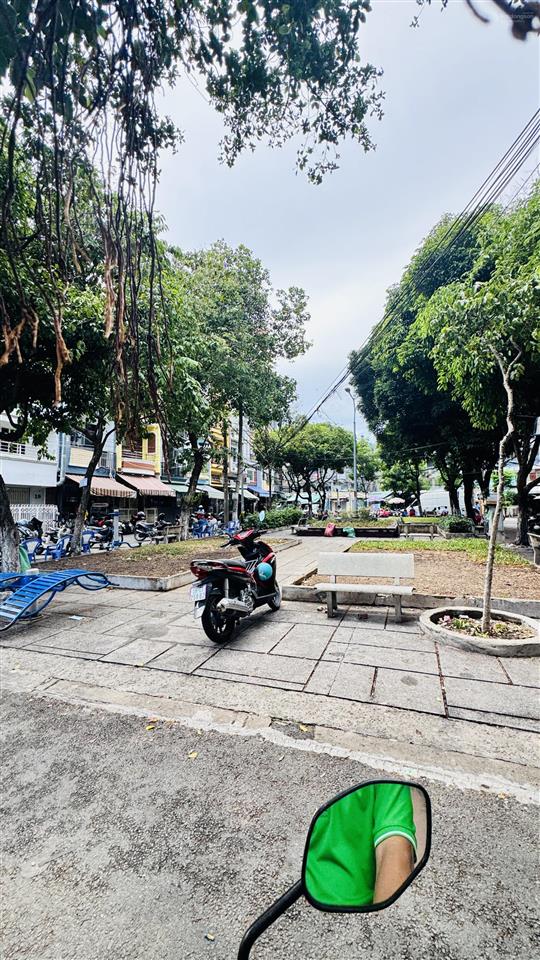 Cho thuê căn góc 3 tầng view công viên thoáng mát quận 4
