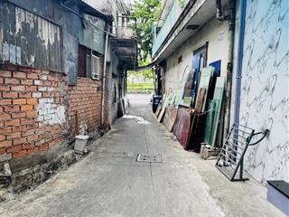 Bán nhà hẻm 120 bến vân đồn nhà cũ tiện xây mới quận 4