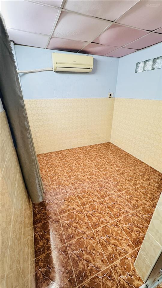 Bán nhà 2 phòng ngủ cách hẻm xe hơi 4m quận 4