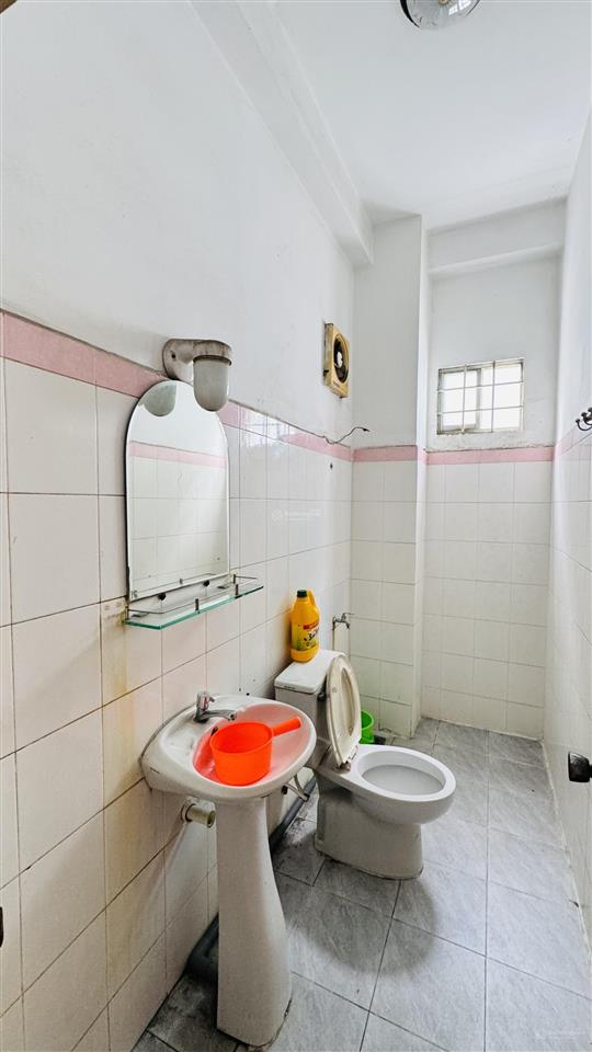 Bán nhà mặt tiền xóm chiếu 106m2 2 tầng quận 4