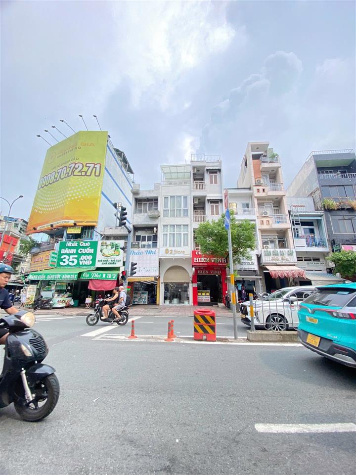 Bán nhà 2 mặt tiền hoàng diệu 4 tầng quận 4