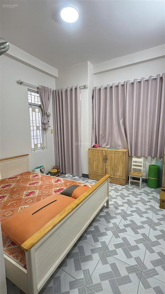 Bán nhà 4 phòng ngủ hẻm c13 tôn đản quận 4
