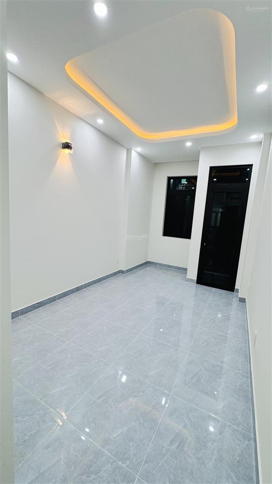 Bán nhà mới 2 phòng ngủ khu 20 thước quận 4