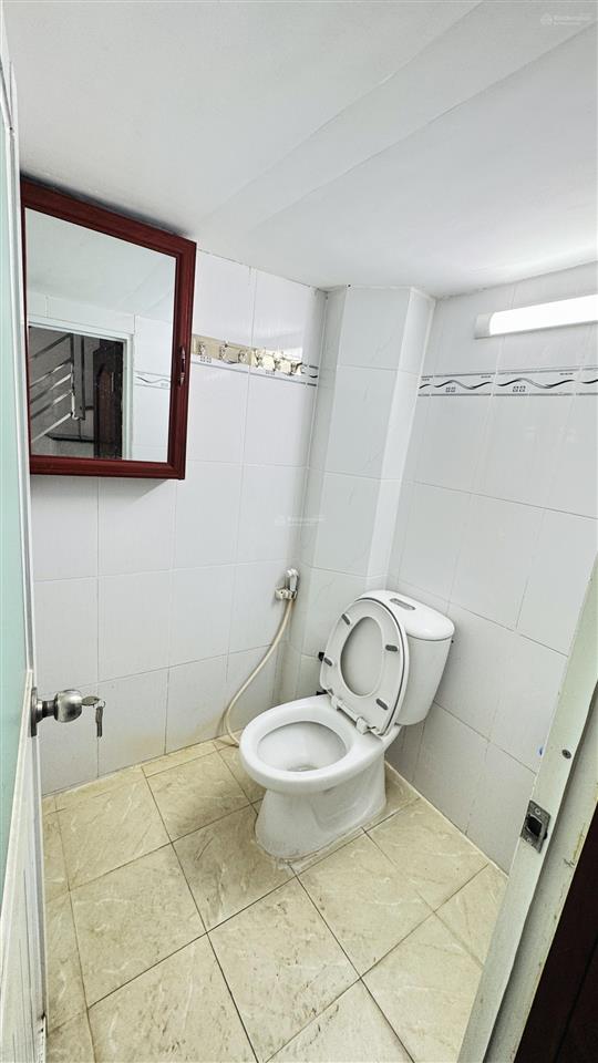 Bán nhà 4 tầng mặt tiền đường 6m xe hơi đậu quận 4
