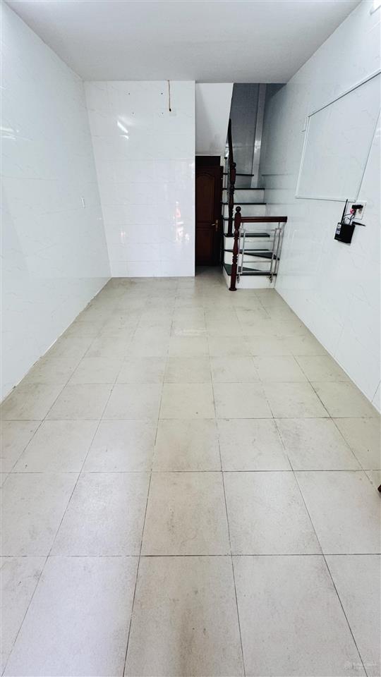 Bán nhà 4 tầng mặt tiền đường 6m xe hơi đậu quận 4