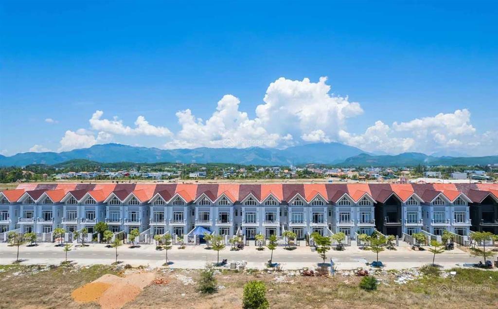 Chính chủ, cần tiền bán gấp đường 10,5m, hướng đông nam, thông vịnh, chỉ 1,8 tỷ