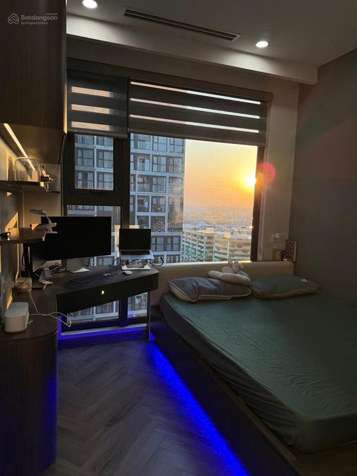 Cần tiền bán gấp căn hộ 2pn 2wc phân khu cao cấp masteri west heights giá chỉ 5.3 tỷ