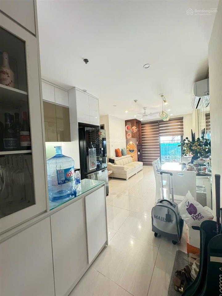 Chính chủ cần tiền bán gấp căn hộ 64m2 giá chỉ 5.2 tỷ.  0963 877 ***