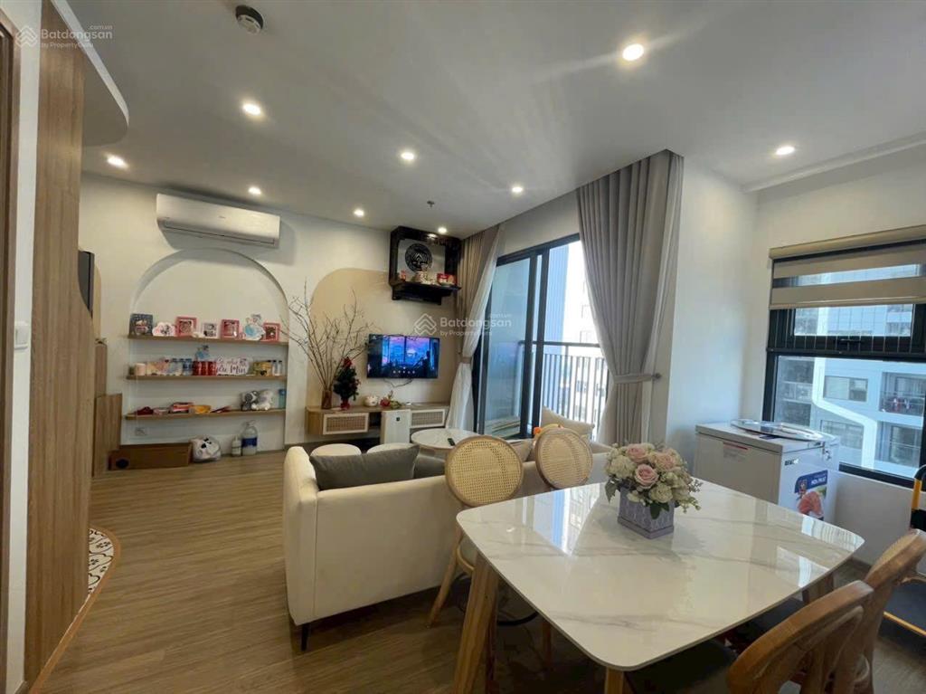 Cần tiền bán cắt lỗ căn 2pn + 64m2 giá 4,3 tỷ tại vinhomes smart city.  0963 877 ***